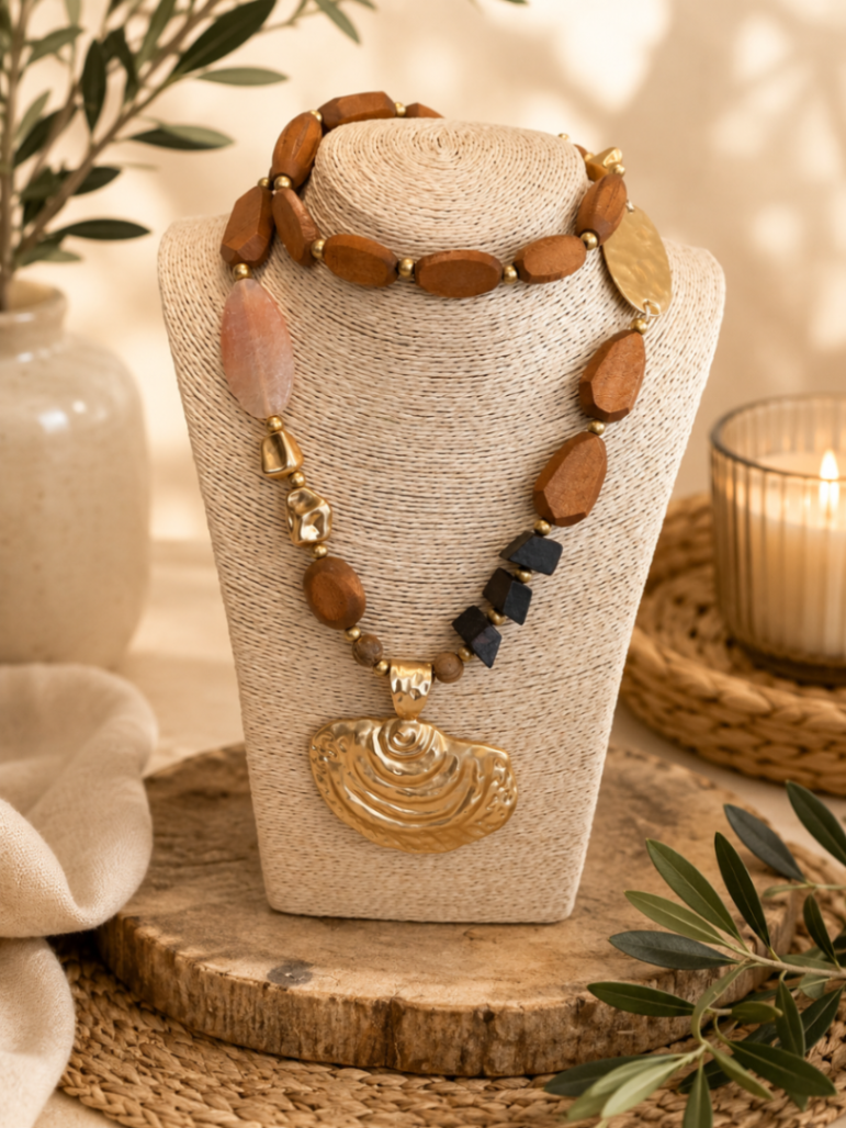 COLLAR LARGO EN MADERA MARRON CARACOL ABAJO