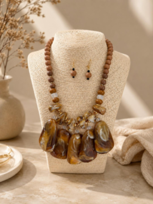 COLLAR BEIGE PRALINES 5 PIEDRAS COLGANTES